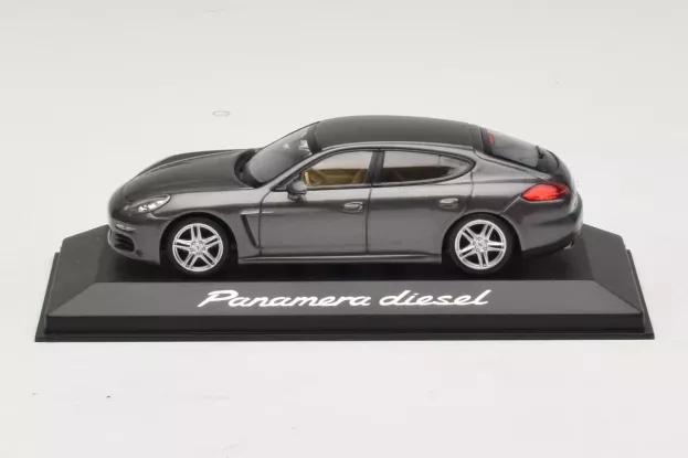 Minichamps Porsche Panamera Diesel 2013 1:43 WAP0202300E